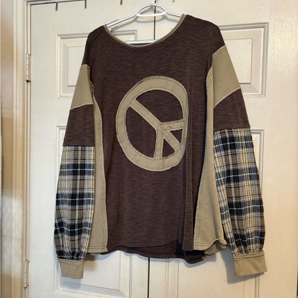 Easel Peace Sign Brown and Beige Ribbed Top